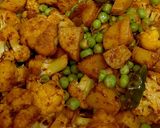 A picture of step 5 of Aloo Gobi Matar (Potato, Cauliflower, and Pea Curry).