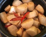 Hình bước làm 3 của món Củ cải 1 nắng kho tương