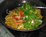 Foto langkah ke 3 dari resep Mie goreng rasa ayam mudah dan enakkk.