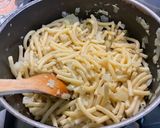 Une image de l'étape 10 de Macaronis aux oignons, ail, Boursin®️ et jambon cru.