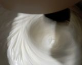 Foto langkah ke 2 dari resep Bolu kukus ketan hitam keju lumer.
