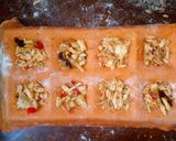 Foto del paso 4 de la receta: Raviolones de Tomate y Tomillo relleno de Pollo tomates secos y orégano