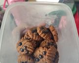 Foto langkah ke 8 dari resep Cookies Choco Chips (Oven Tangkring dan Microwave Mini).