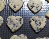 Foto del paso 2 de la receta: Cookies  De Masa Con Aceite Y Chips De Chocolate