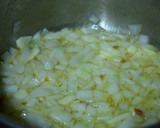 Foto del paso 2 de la receta: Pollo guisado en salsa
