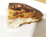Foto del paso 7 de la receta: Tortilla de croissants rellena de Havarti y pavo