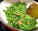 Foto langkah ke 3 dari resep Oseng kacang panjang terasi.