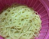 Foto langkah ke 1 dari resep Spaghetti Aglio e Olio.