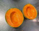 Une image de l'étape 2 de Salade de melon et fruits du jardin au jus d’agrumes.