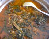 Foto langkah ke 6 dari resep Gulai daun singkong teri asin.