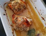 Foto del paso 5 de la receta: Pollo al horno en salsa cebolla/tomillo