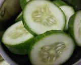 A picture of step 2 of Detox cucumber juice.