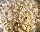 A picture of step 1 of Veggies macaroni.