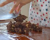 A picture of step 7 of Macadamia Nut Chocolate Cookies.