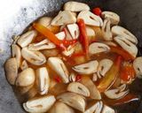 Foto langkah ke 4 dari resep Tumis Jamur Merang.