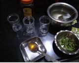 A picture of step 1 of Honey and mint iced green tea shots.