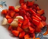 Foto del passaggio 1 della ricetta Gelato Cremoso alle Fragole e Banana con Stevia 🍨🍓🍌