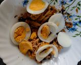 A picture of step 1 of Wai wai chaat.