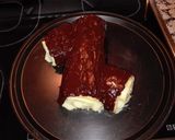 Foto del paso 7 de la receta Postre navideño. Tronco relleno de crema pastelera y cobertura de chocolate