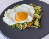 Foto del paso 7 de la receta Spaghetti de calabacín con jamón y huevo a la plancha