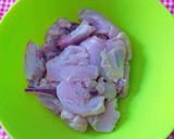 Foto del paso 2 de la receta: Pollo confitado al ajillo con palos de patatas fritas y mayonesa