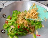 Foto langkah ke 3 dari resep Tumis Pare Teri.