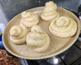 Foto del paso 12 de la receta: Pancitos con crema en forma de torres