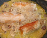 Foto del paso 5 de la receta: Rollitos de pavo en salsa