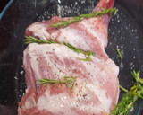 Foto del paso 1 de la receta: Paletilla de cordero al horno con chalotas al vino blanco y hierbabuena