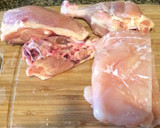 Foto del paso 1 de la receta: Pollo a la cacerola con zanahorias baby y ciruelas secas