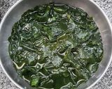 Hình bước làm 1 của món Canh rong biển nấu thịt bò (công thức chuẩn Hàn Quốc)