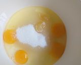 Foto langkah ke 1 dari resep Bolu kukus susu keju.