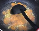 Foto langkah ke 3 dari resep Sup Jagung Ayam Goreng.