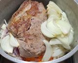 Foto del paso 1 de la receta: Bondiola a la cerveza negra desmechada