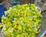 Foto del paso 1 de la receta: Ensalada de langostinos y lechuga