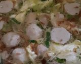 Foto langkah ke 5 dari resep Sup Misoa Ayam dan Bakso.