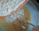 Foto del paso 5 de la receta: Bizcochuelo de yogur y frutos secos