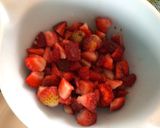 Foto del paso 2 de la receta: Trifle  de fresas a la Rosita