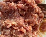 รูปขั้นตอนการทำที่ 1 ของ สปาเกตตี้หมูก้อนซอสมะเขือเทศราชินีและโหระพา🌶️🧄