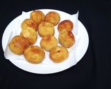 A picture of step 5 of Potatoe balls.
