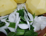 Foto del paso 1 de la receta: Tortilla de patata con cebolleta tierna