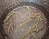 Foto del passaggio 1 della ricetta Gnocchi ripieni allo speck, conditi con crema di asparagi selvatici