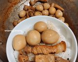 Hình bước làm 3 của món Thịt kho trứng cút