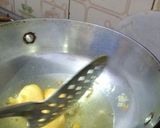 A picture of step 4 of Dahi bhalla.