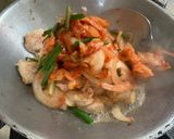 รูปขั้นตอนการทำที่ 3 ของ ข้าวหน้าไก่ผัดกิมจิ