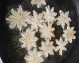 ফুল নিমকি (Flower mathari recipe in Bengali) রেসিপি ধাপ - 6 ছবি