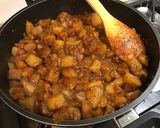 Une image de l'étape 10 de Pommes de terre sautées aux tomates, ail et épices.