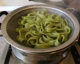 Foto del paso 7 de la receta: Tagliatelle de espinaca con hígado de pollo al Oporto