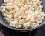 A picture of step 3 of Chicken pesto pasta.