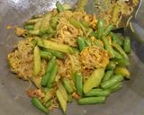รูปขั้นตอนการทำที่ 2 ของ ขนมจีนผัดไข่ Fried Somen with🥚 เพิ่มขมิ้นผงพริกไทยดำเสริมภูมิ